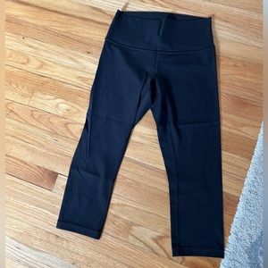 Lululemon black wunder under crops size 8